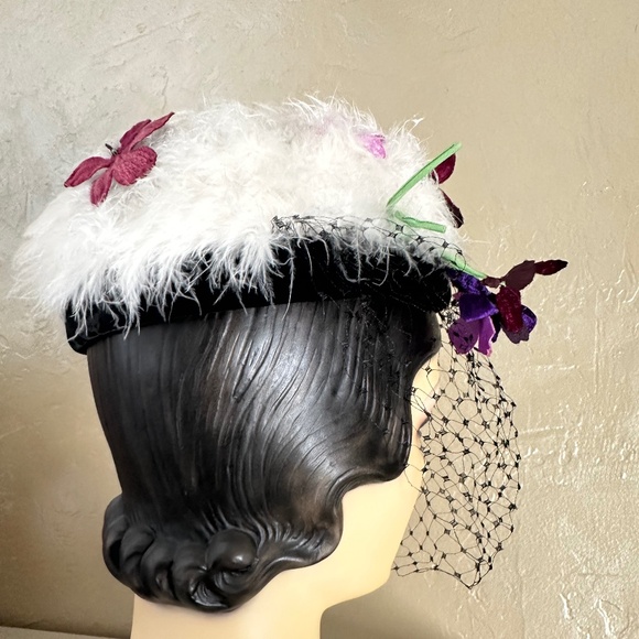 PRECIOUS 1950s\' WHITE FEATHER TAM - BLACK VELVET EDGING & PURPLE  \